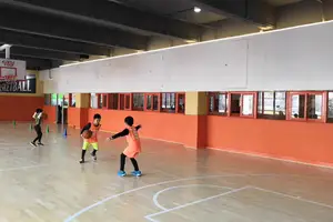 篮球应该怎么1对1防？求详细过程！